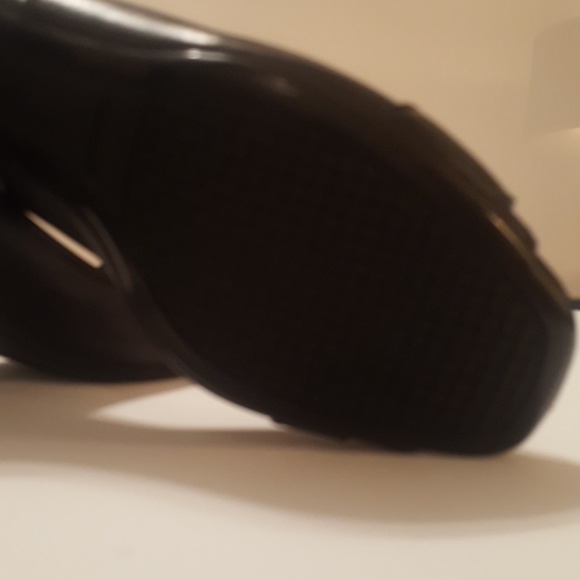 Shoes - Picture 5 of 6